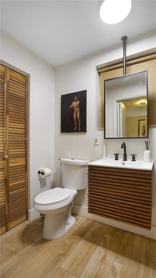 1645 Ne 9th Ave #2 - Photo 7 of 8