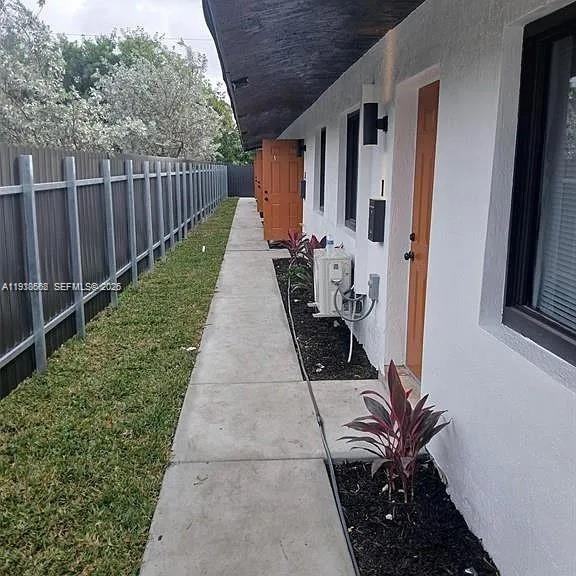 900 Nw 8th Ave #1 - Photo 2 of 6