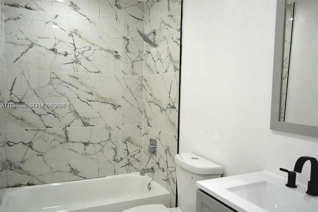 900 Nw 8th Ave #1 - Photo 5 of 6