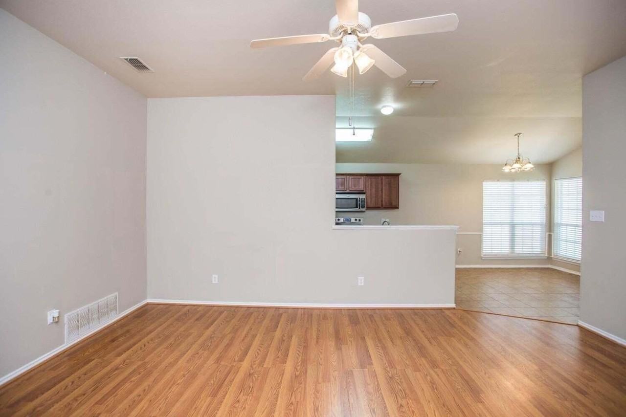 3606 Pontiac Ave - Photo 3 of 17