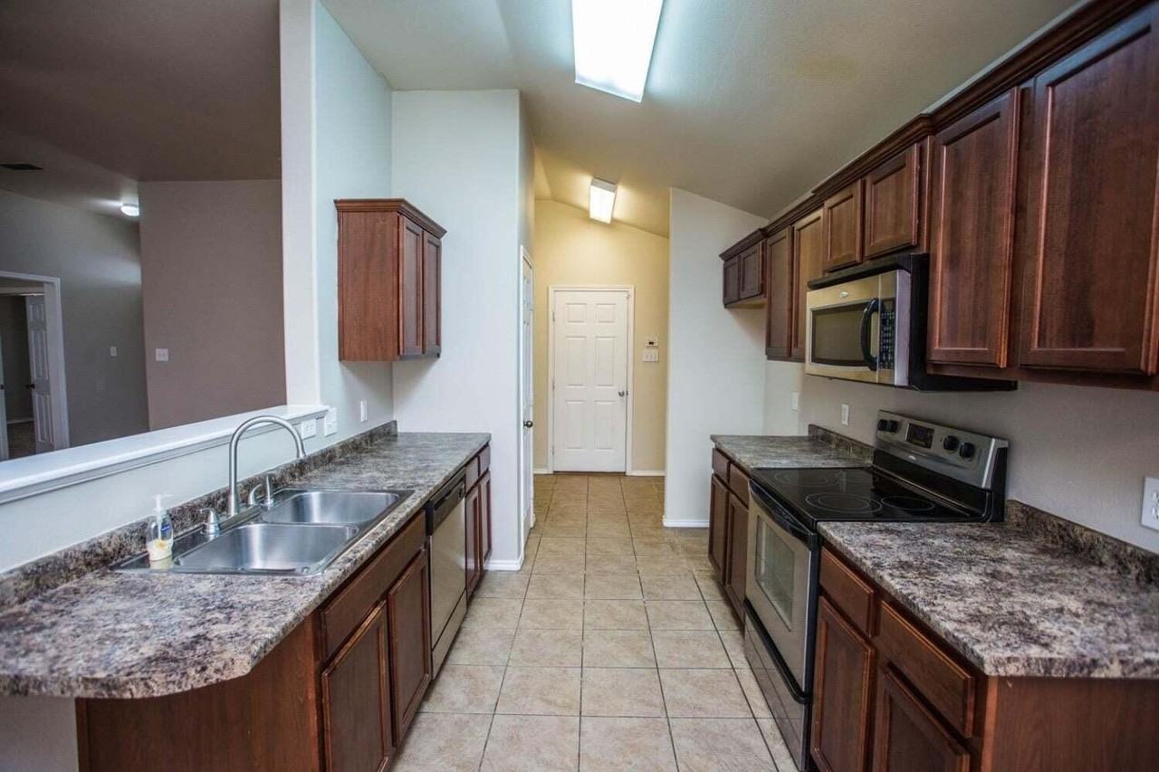 3606 Pontiac Ave - Photo 6 of 17