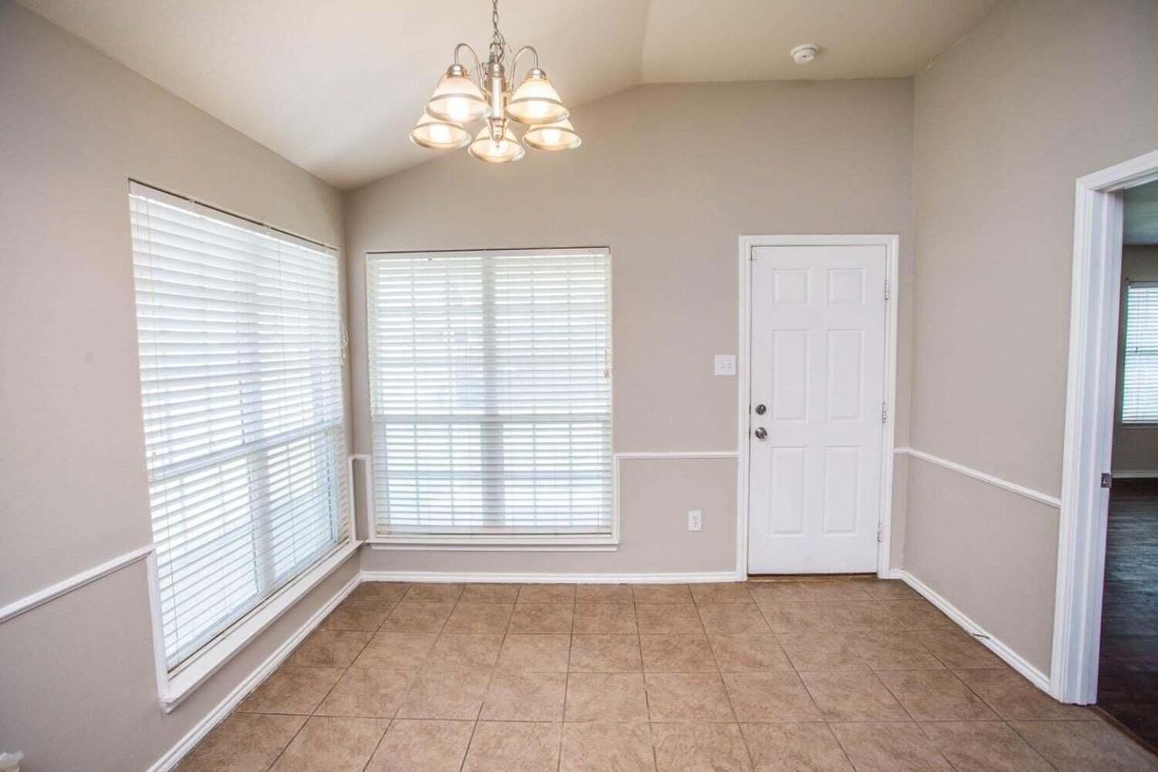 3606 Pontiac Ave - Photo 7 of 17