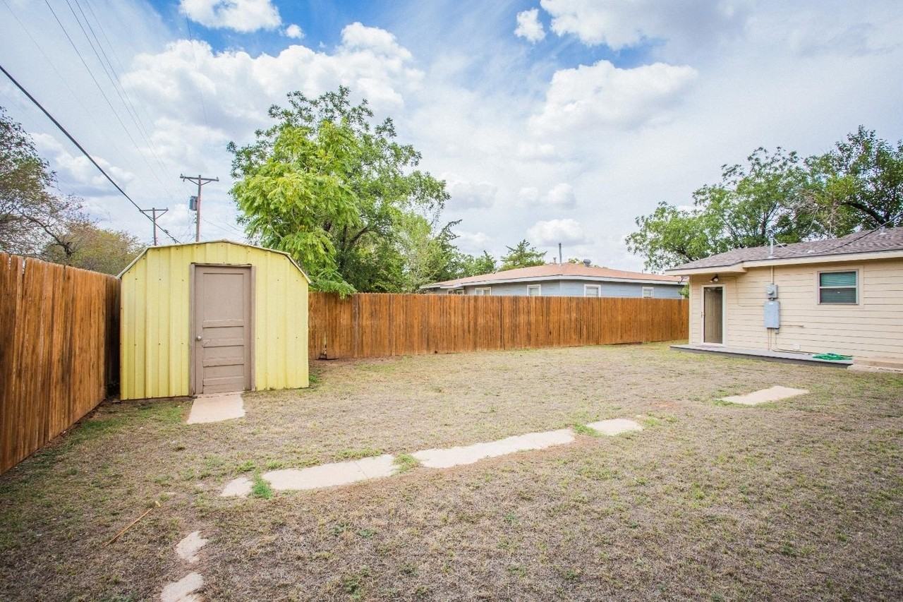 4407 35th St - Photo 3 of 15