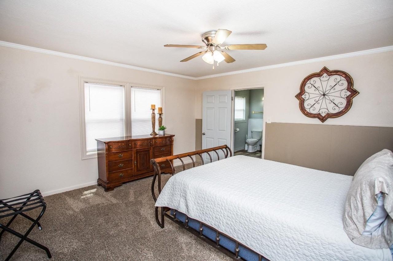 4407 35th St - Photo 5 of 15