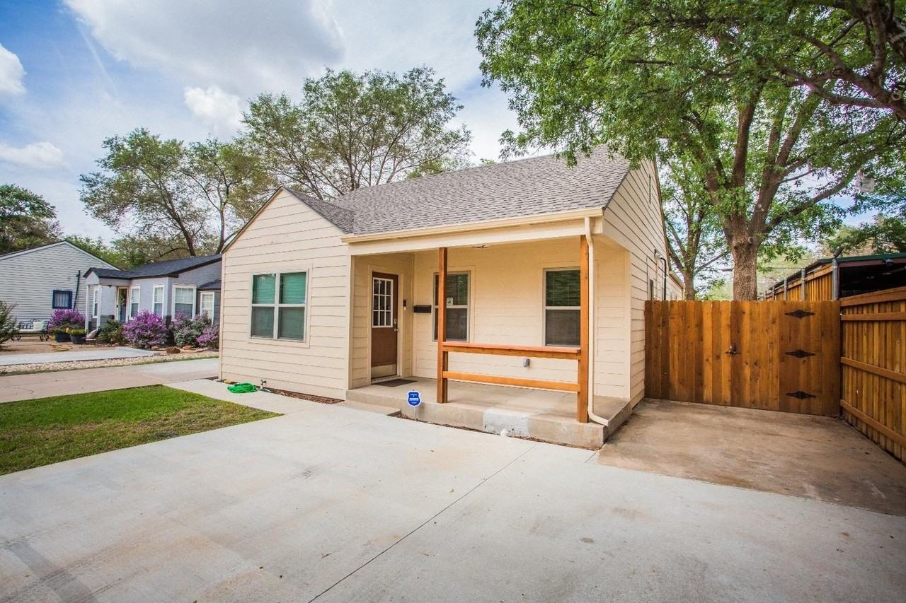 2418 23rd St - Photo 2 of 17