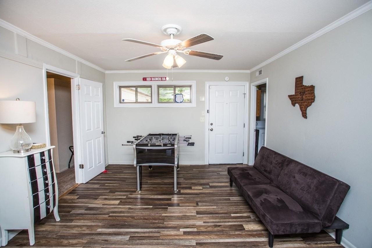 2418 23rd St - Photo 7 of 17