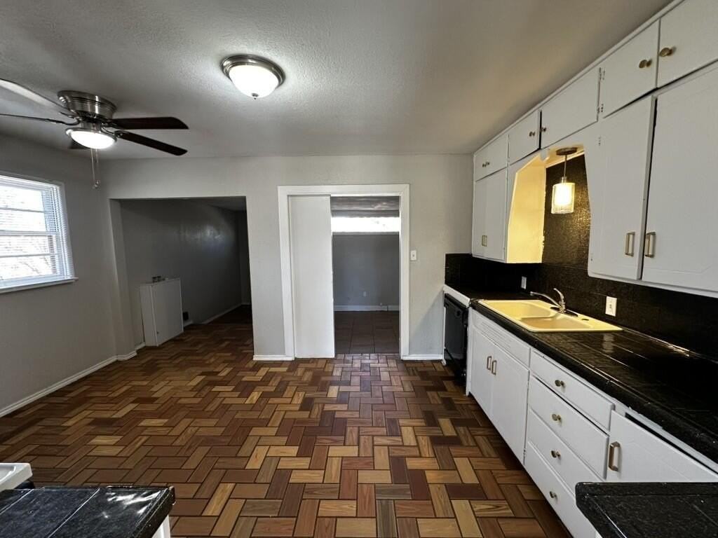 1602 39th St - Photo 5 of 14