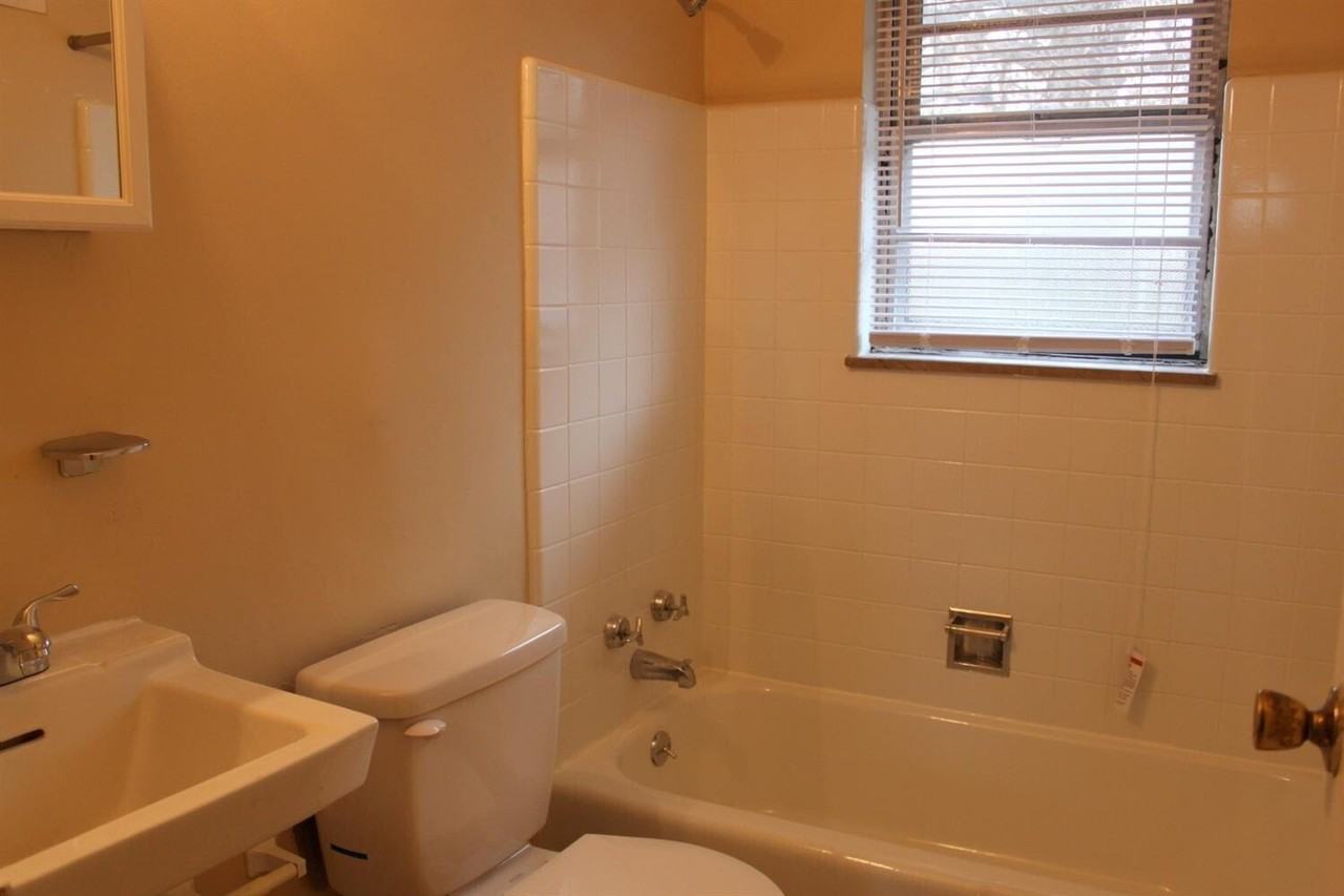 2209 Coburn Blvd Apt 1 #1 - Photo 7 of 7