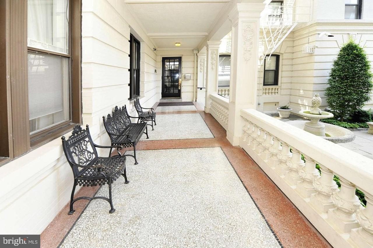 2153 California St Nw - Photo 5 of 34