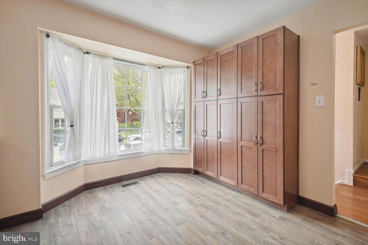 3010 Mozart Dr - Photo 3 of 20