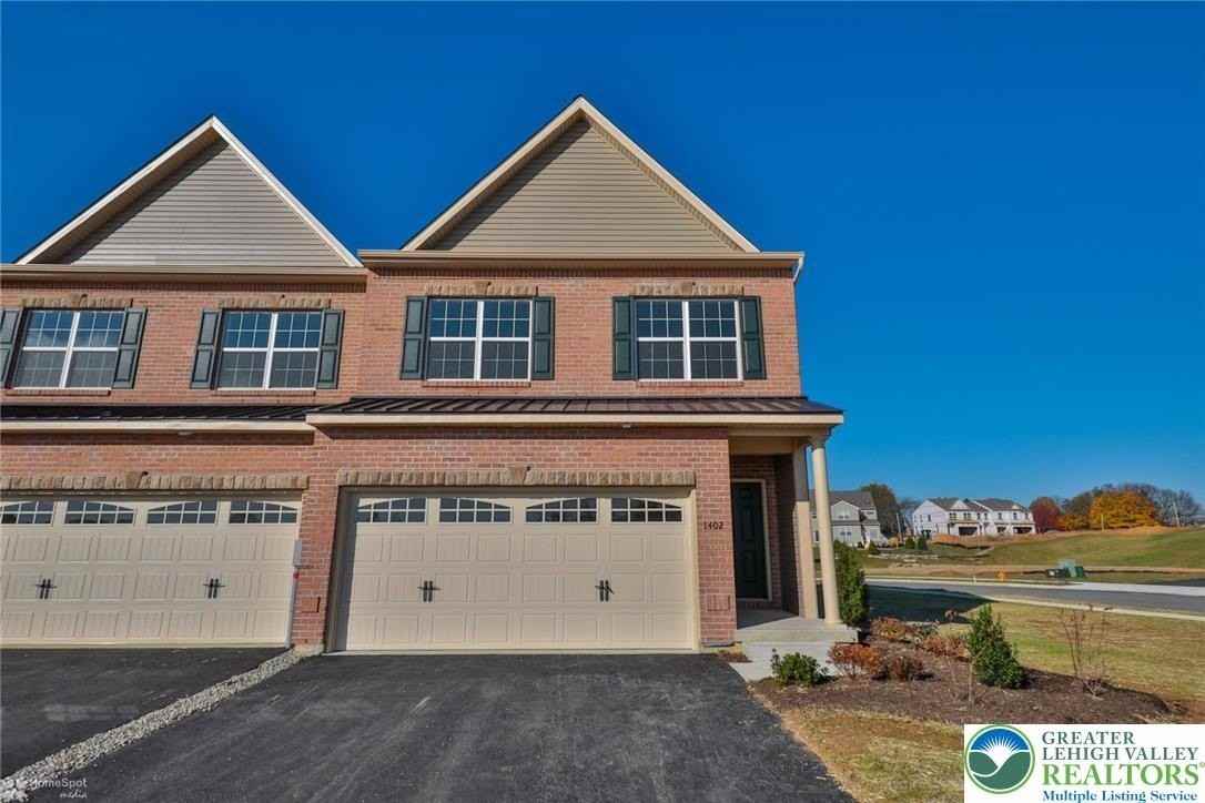 1402 Caspian St - Photo 2 of 42