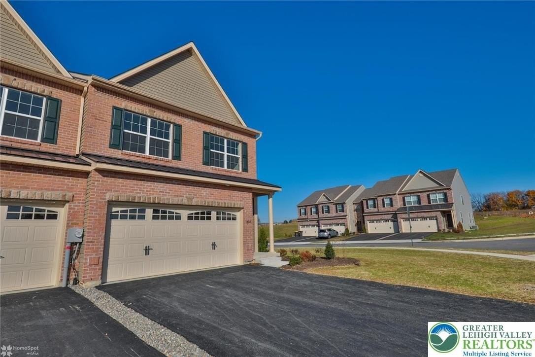 1402 Caspian St - Photo 3 of 42