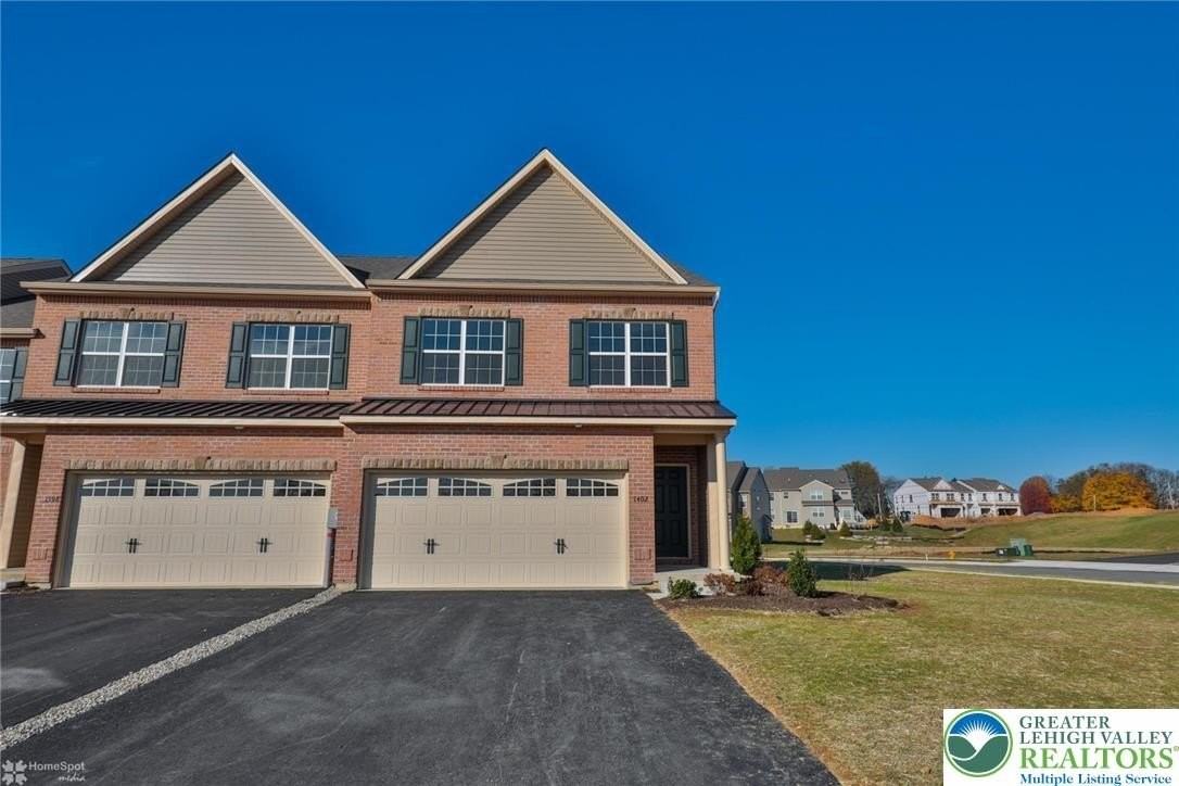 1402 Caspian St - Photo 4 of 42