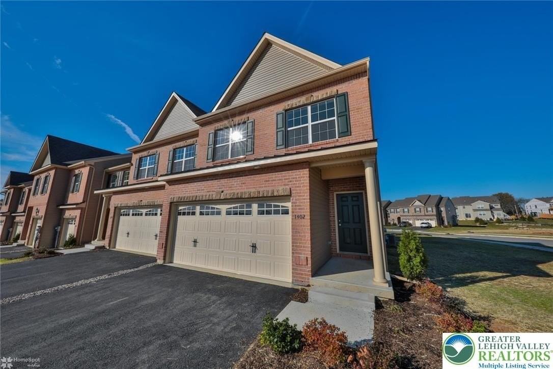 1402 Caspian St - Photo 5 of 42