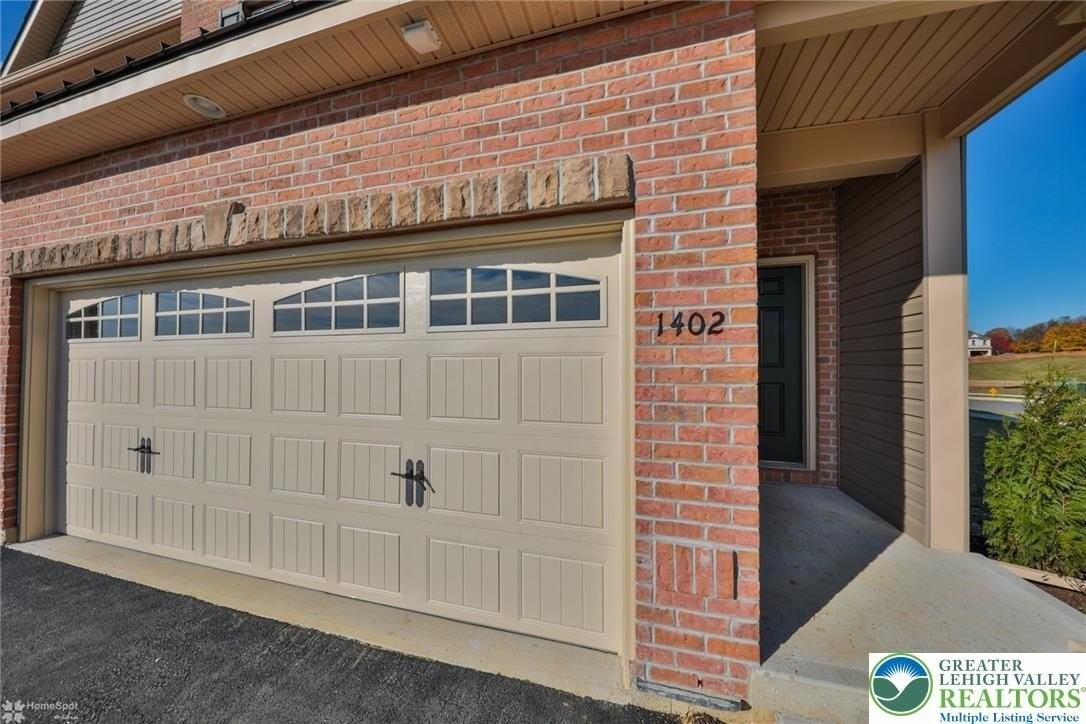 1402 Caspian St - Photo 7 of 42