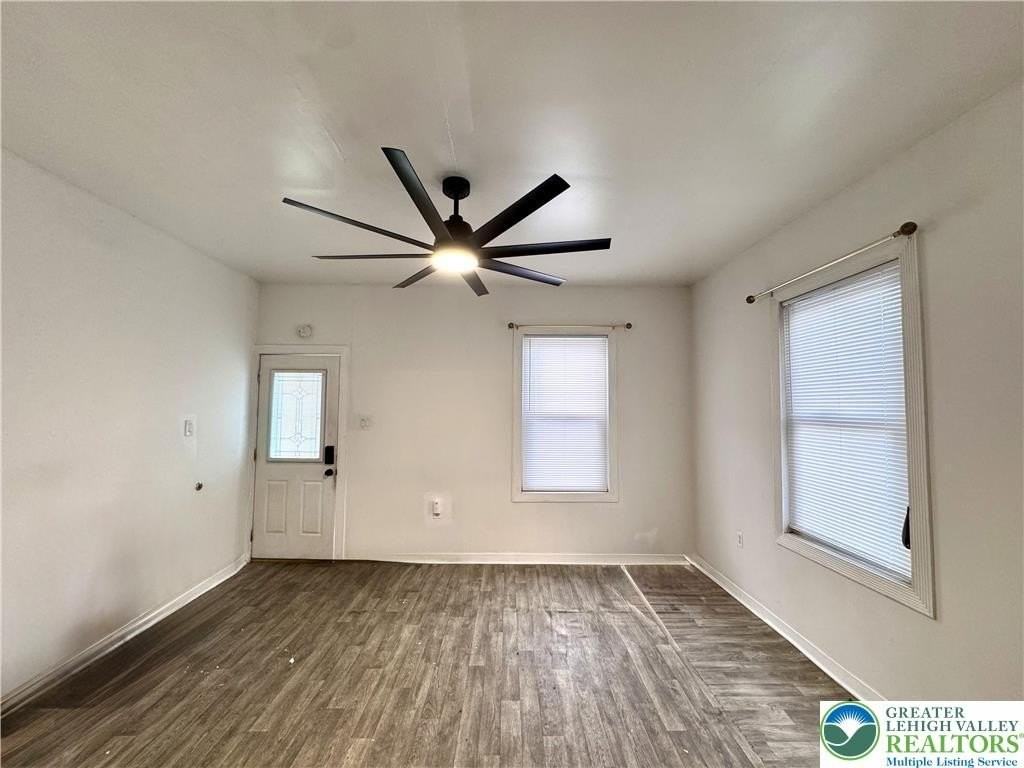 527 Bradley St - Photo 3 of 19