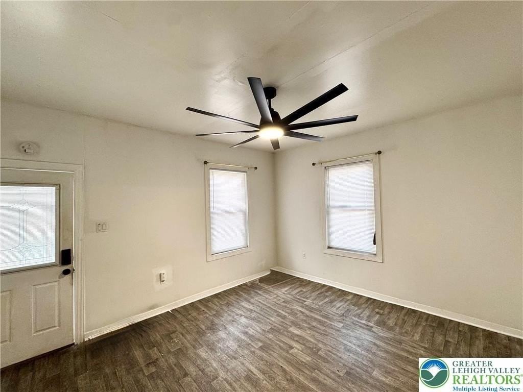 527 Bradley St - Photo 4 of 19