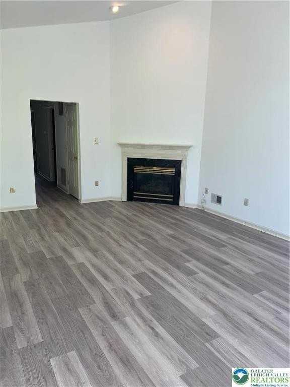 1877 Mansfield St - Photo 4 of 12