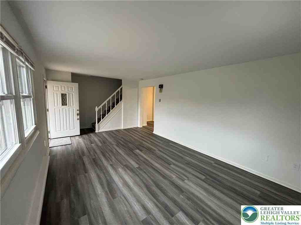 616 Banks St - Photo 5 of 23