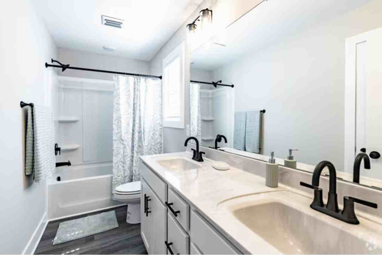 401 Glenda Ct #401 - Photo 2 of 8