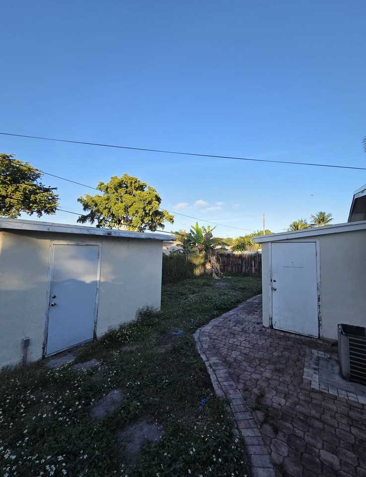 5751 Sw 37th St #5751 - Photo 4 of 10