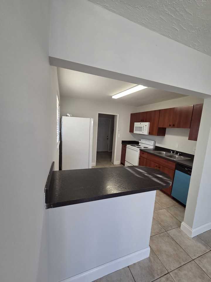 5751 Sw 37th St #5751 - Photo 7 of 10