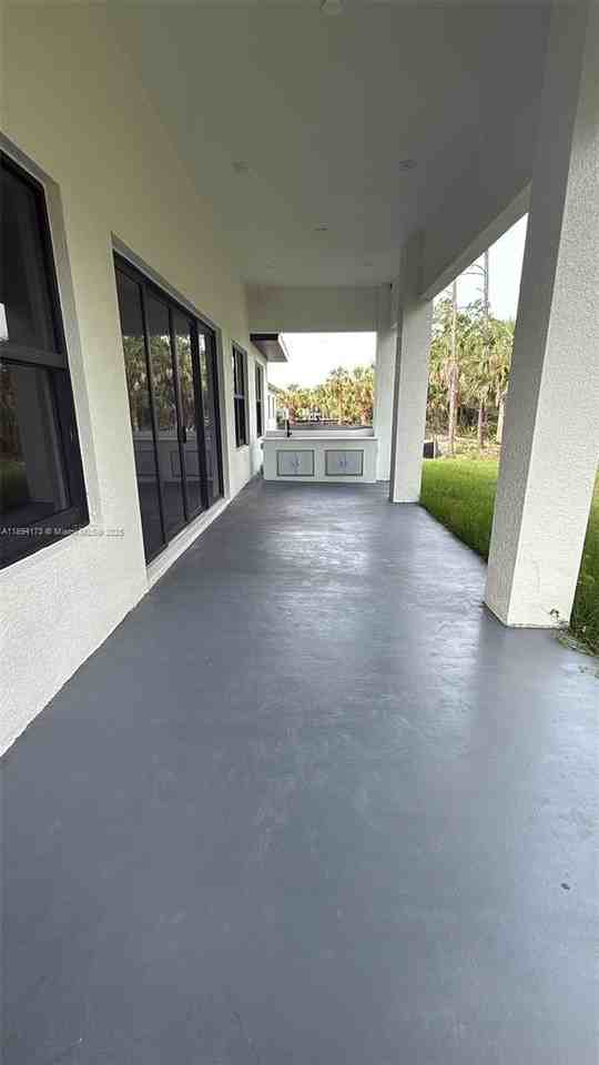 241 Pembroke Dr - Photo 6 of 28