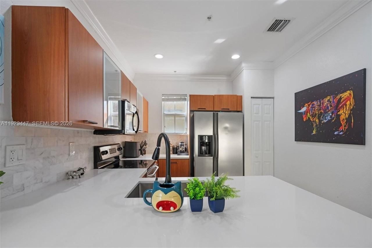 2508 Sw 14th Ave #701 - Photo 2 of 25