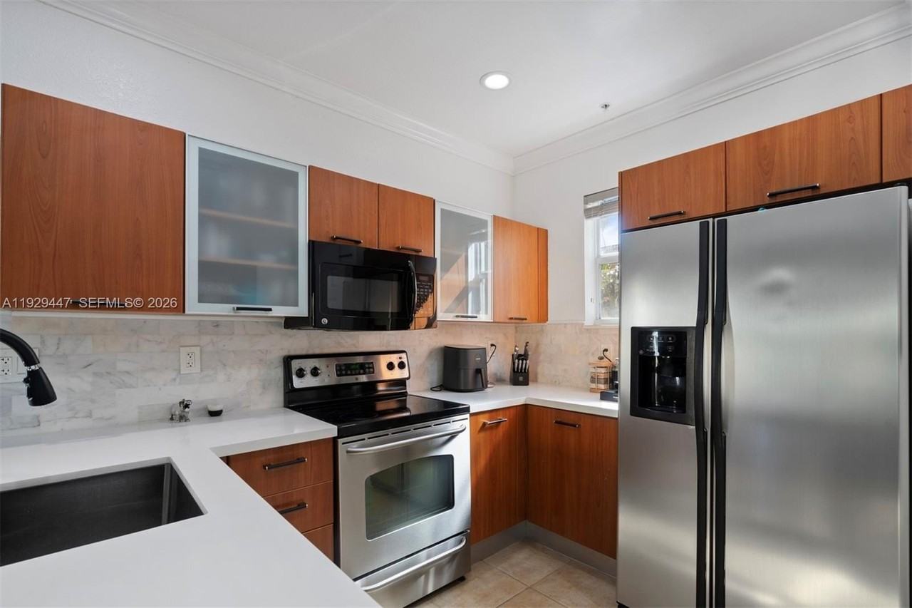 2508 Sw 14th Ave #701 - Photo 3 of 25