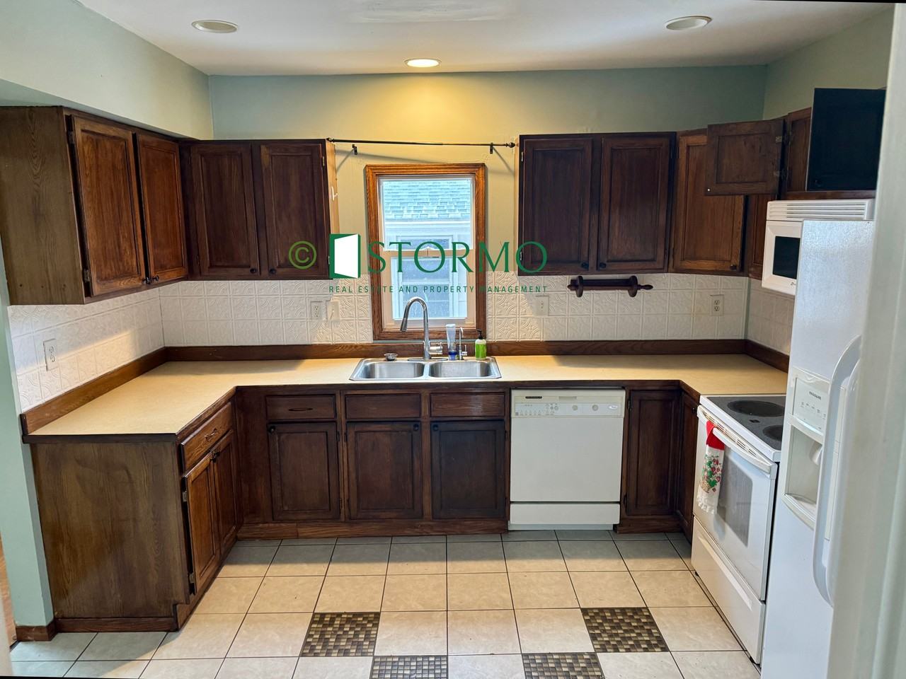 626 Oak Street Northeast - Photo 2 of 12