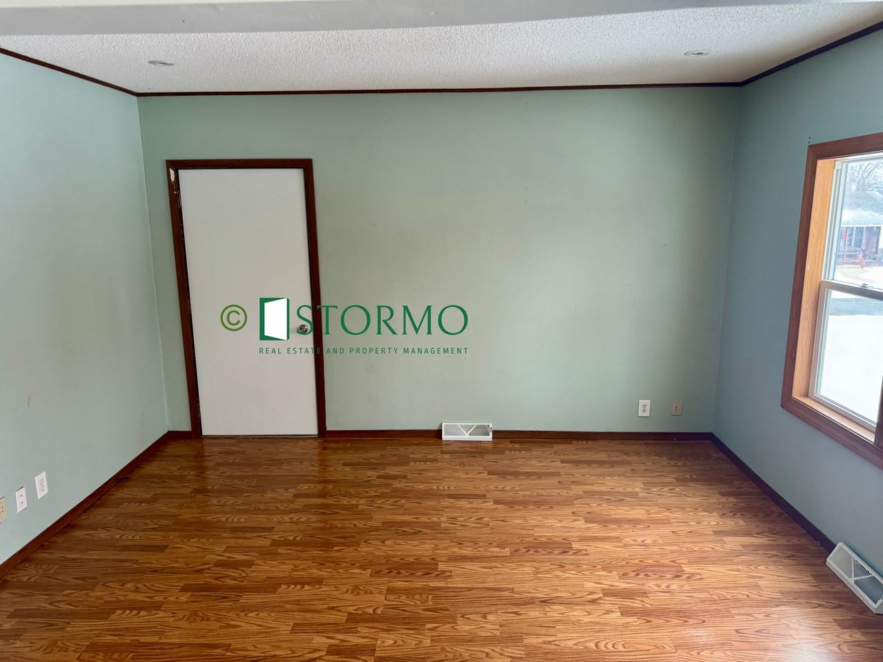 626 Oak Street Northeast - Photo 3 of 12