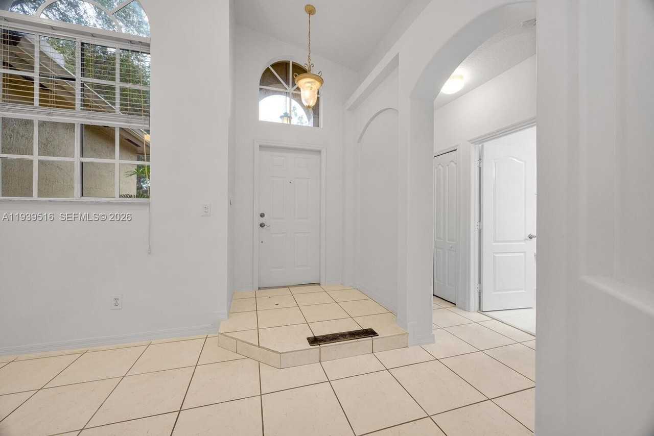 18322 Sw 94th Ct - Photo 2 of 20