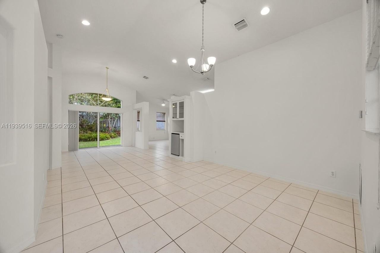 18322 Sw 94th Ct - Photo 3 of 20