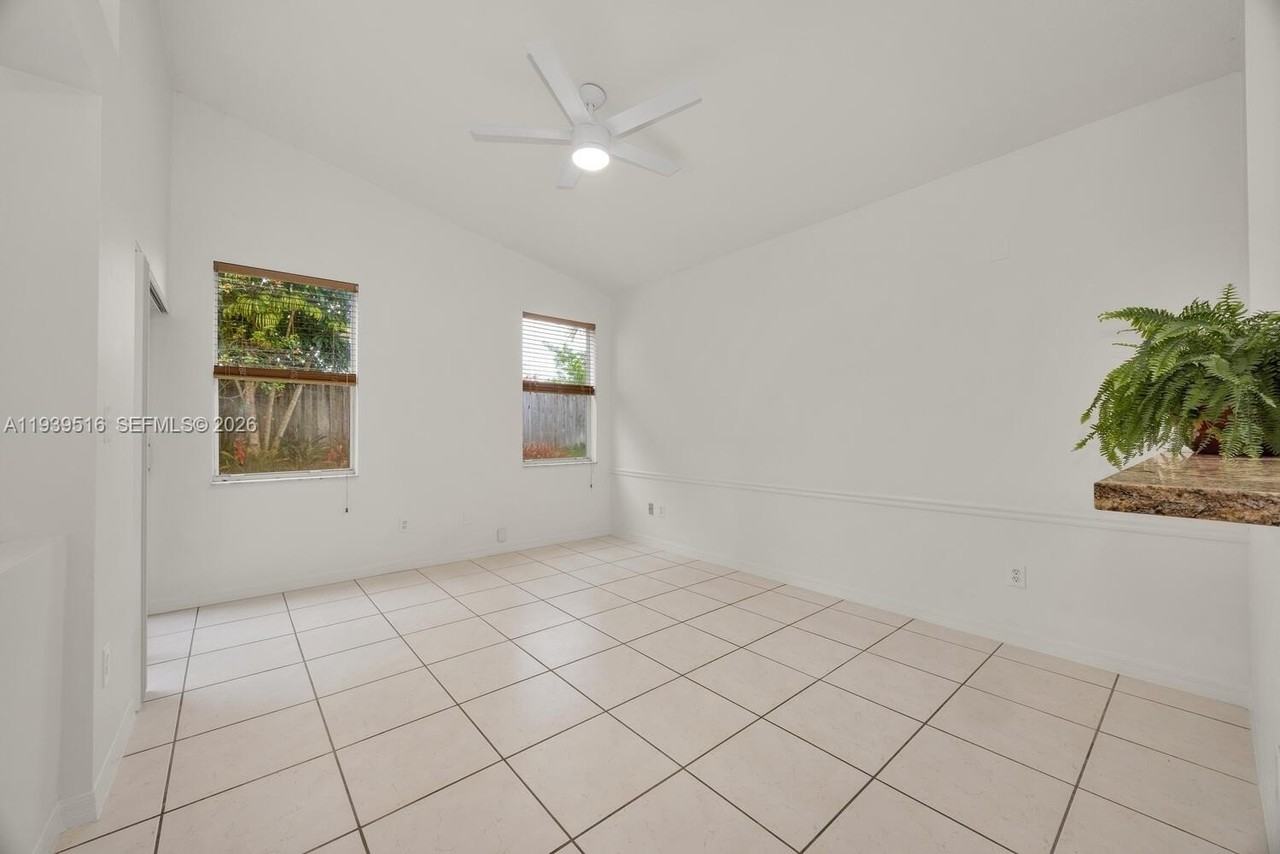 18322 Sw 94th Ct - Photo 4 of 20