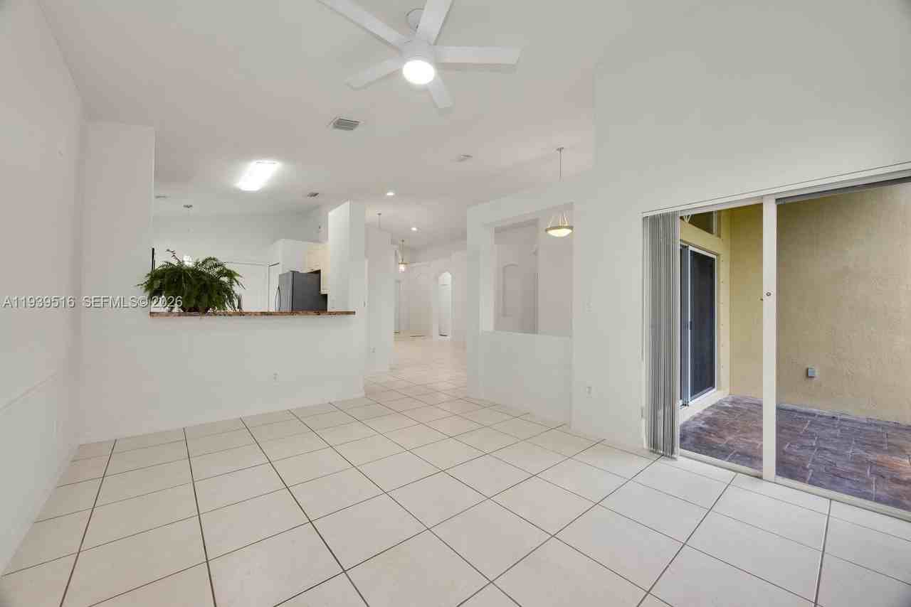 18322 Sw 94th Ct - Photo 5 of 20