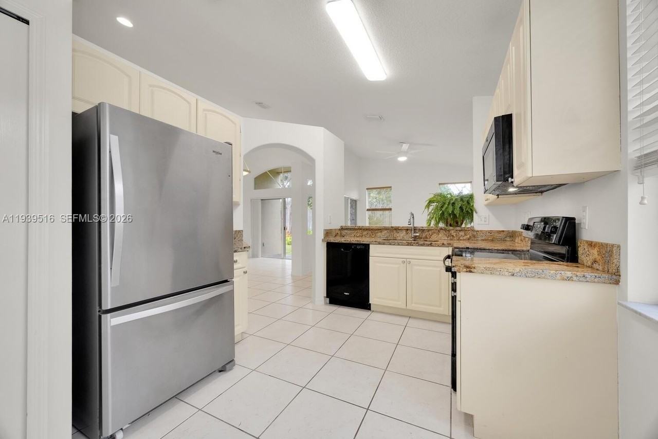 18322 Sw 94th Ct - Photo 6 of 20