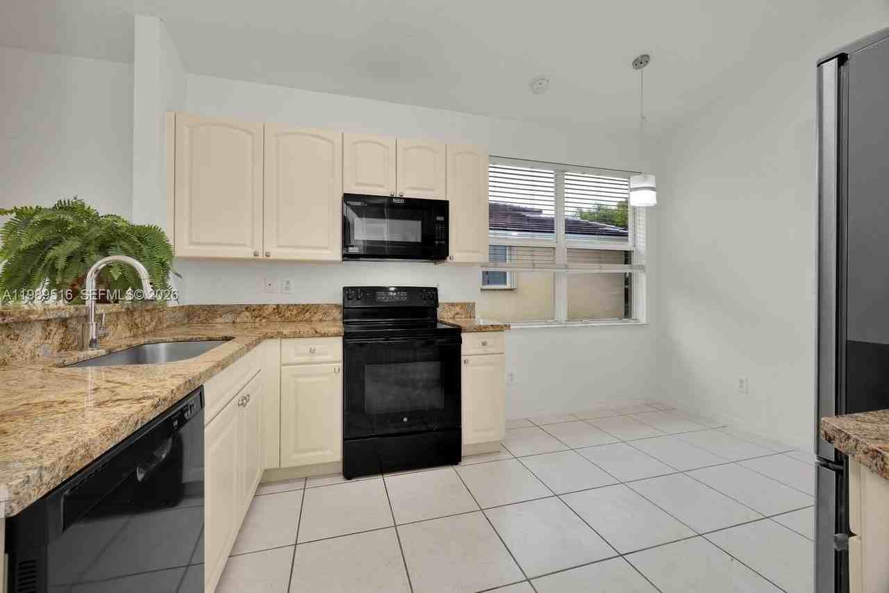 18322 Sw 94th Ct - Photo 7 of 20