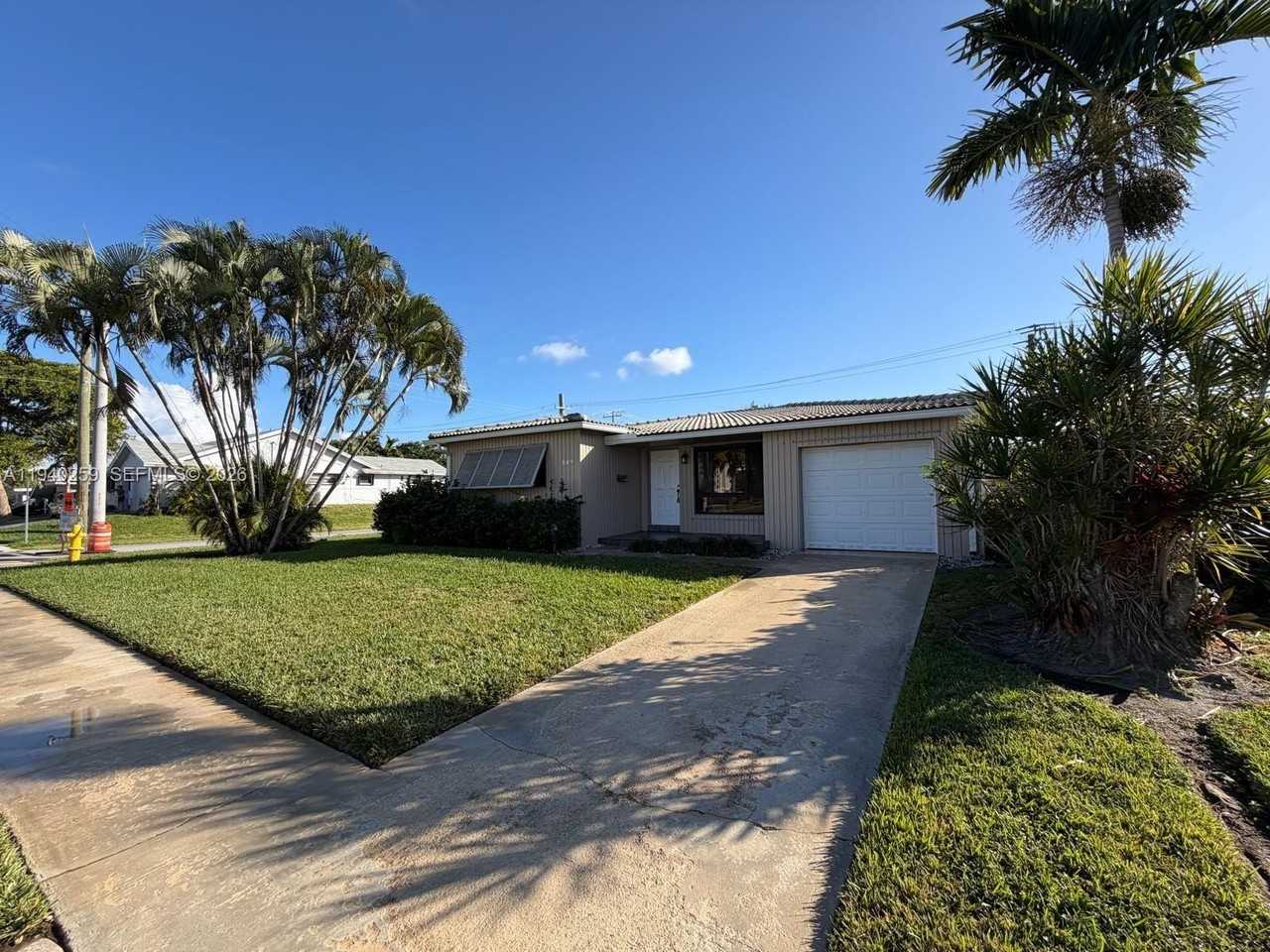 238 Se 3rd St - Photo 2 of 13