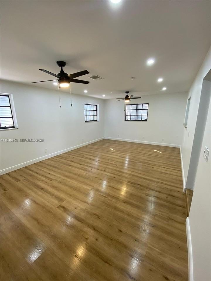 238 Se 3rd St - Photo 5 of 13