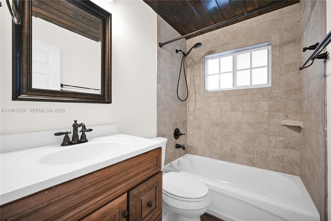 6560 Sw 39th St - Photo 7 of 17