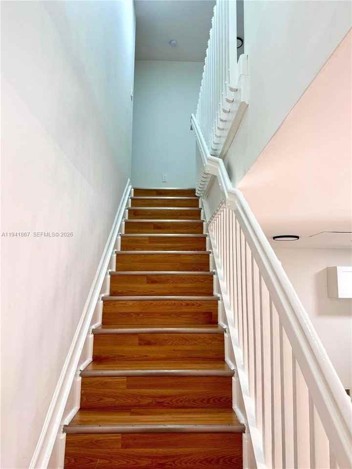 13942 Ne 2nd Ave #2B - Photo 6 of 10