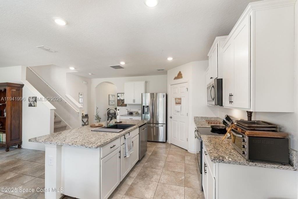 904 Old Country Rd Se - Photo 2 of 21