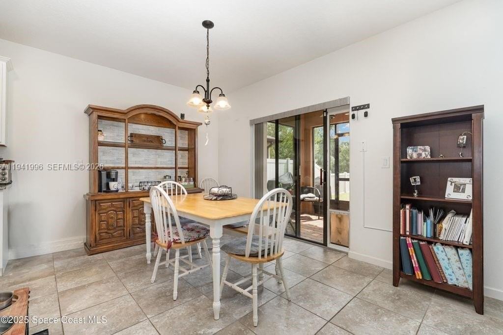 904 Old Country Rd Se - Photo 3 of 21