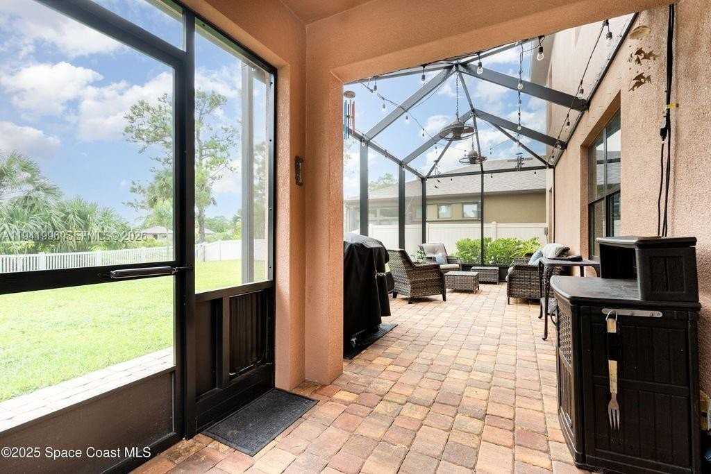 904 Old Country Rd Se - Photo 5 of 21