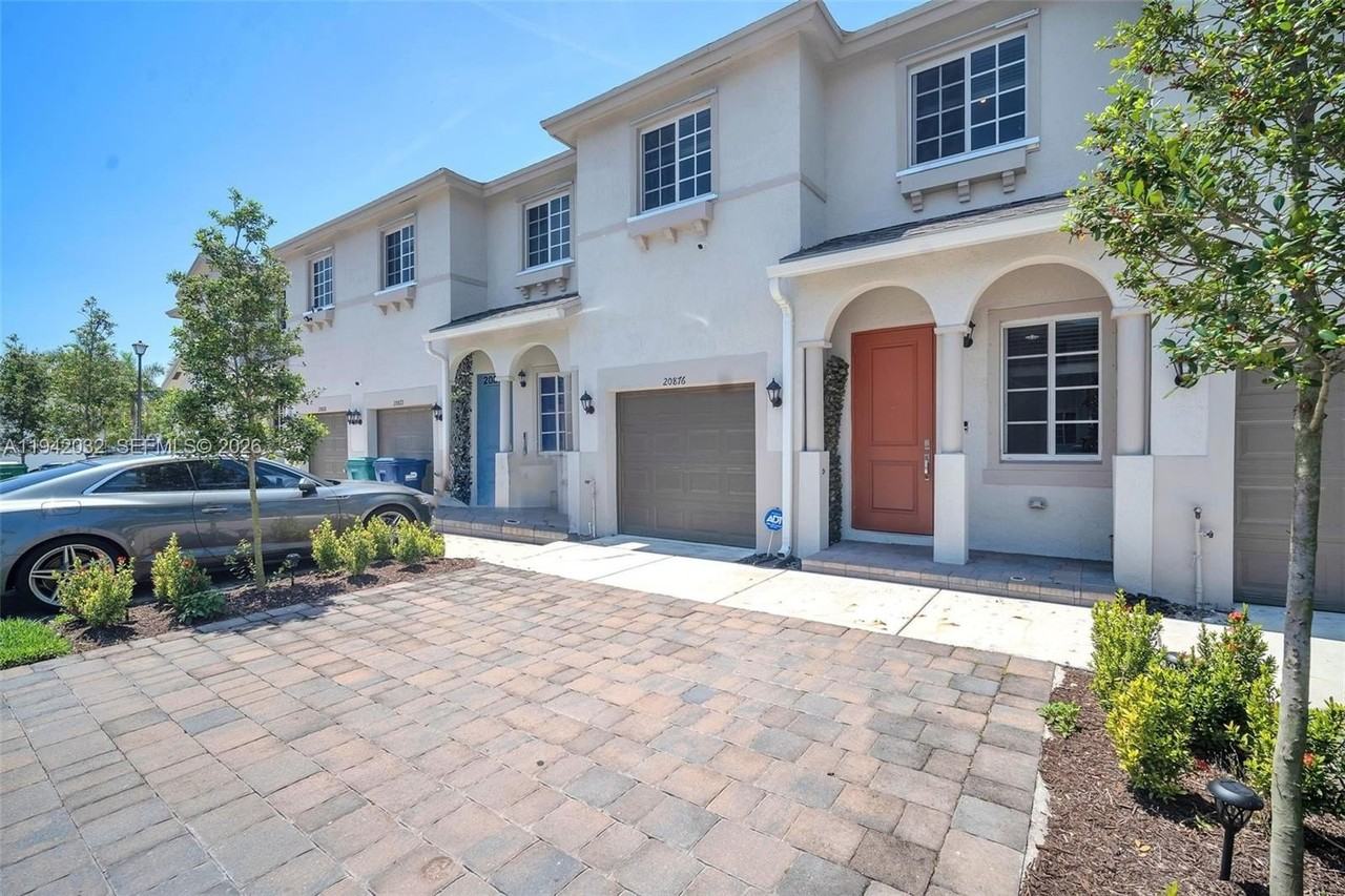 20876 Nw 9th Path #20876 - Photo 3 of 33