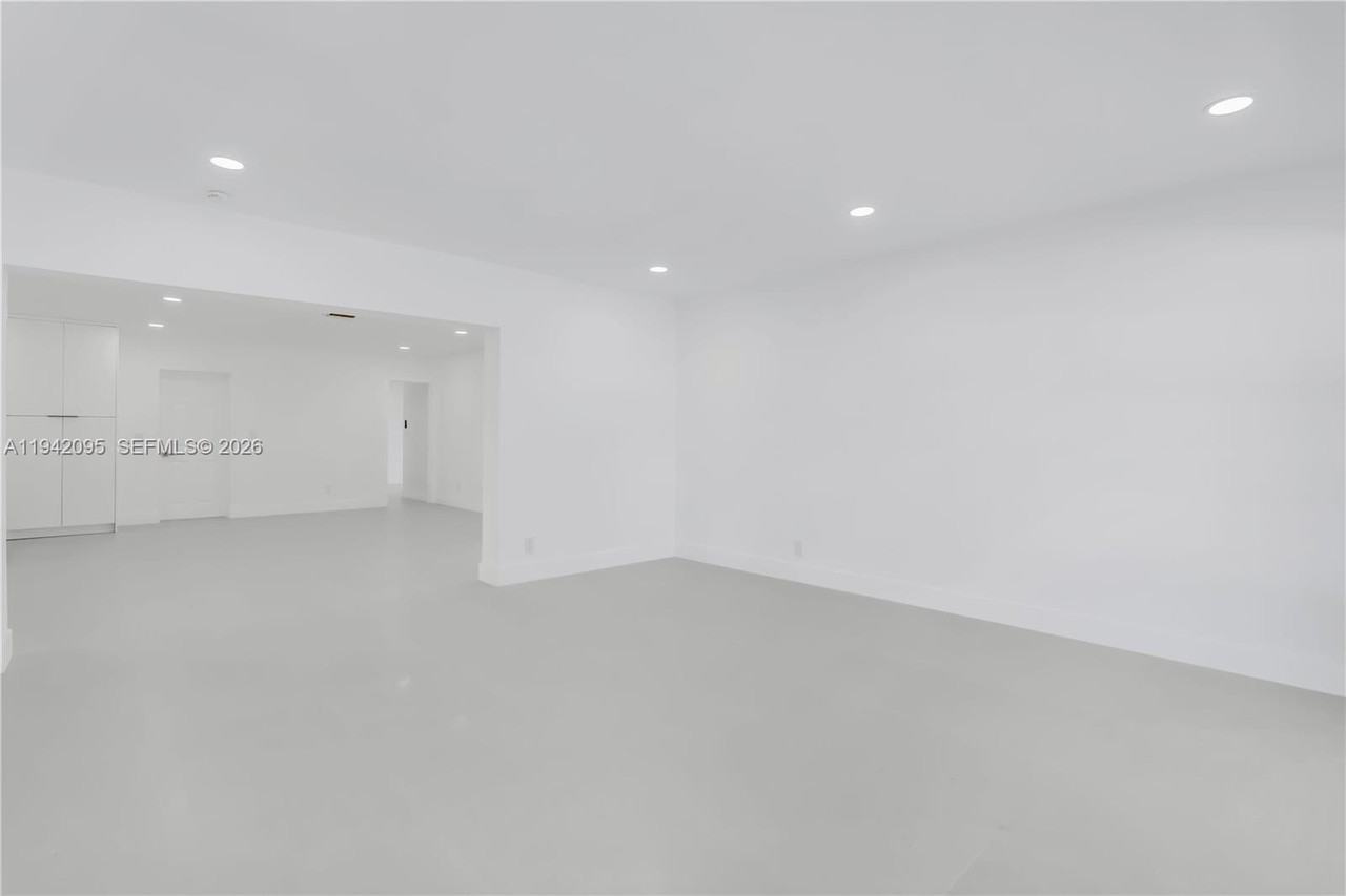 2270 Nw 32nd Ter - Photo 3 of 31