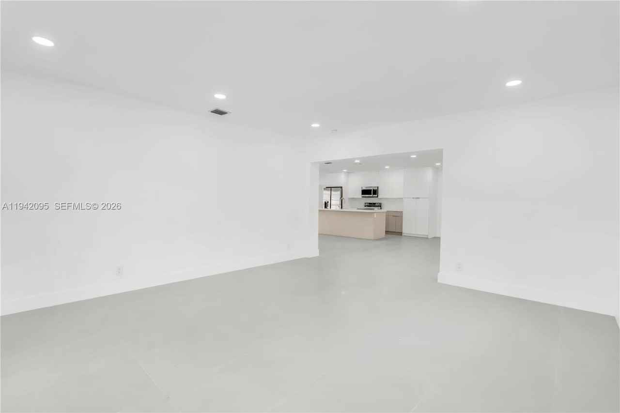 2270 Nw 32nd Ter - Photo 4 of 31