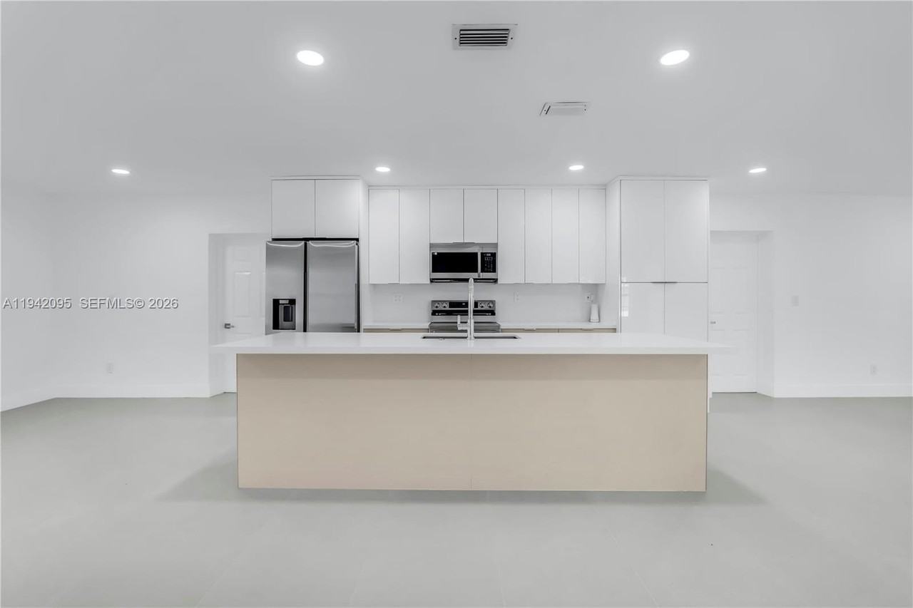 2270 Nw 32nd Ter - Photo 7 of 31