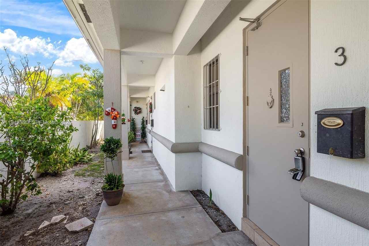 1730 Thomas St #3 - Photo 6 of 33