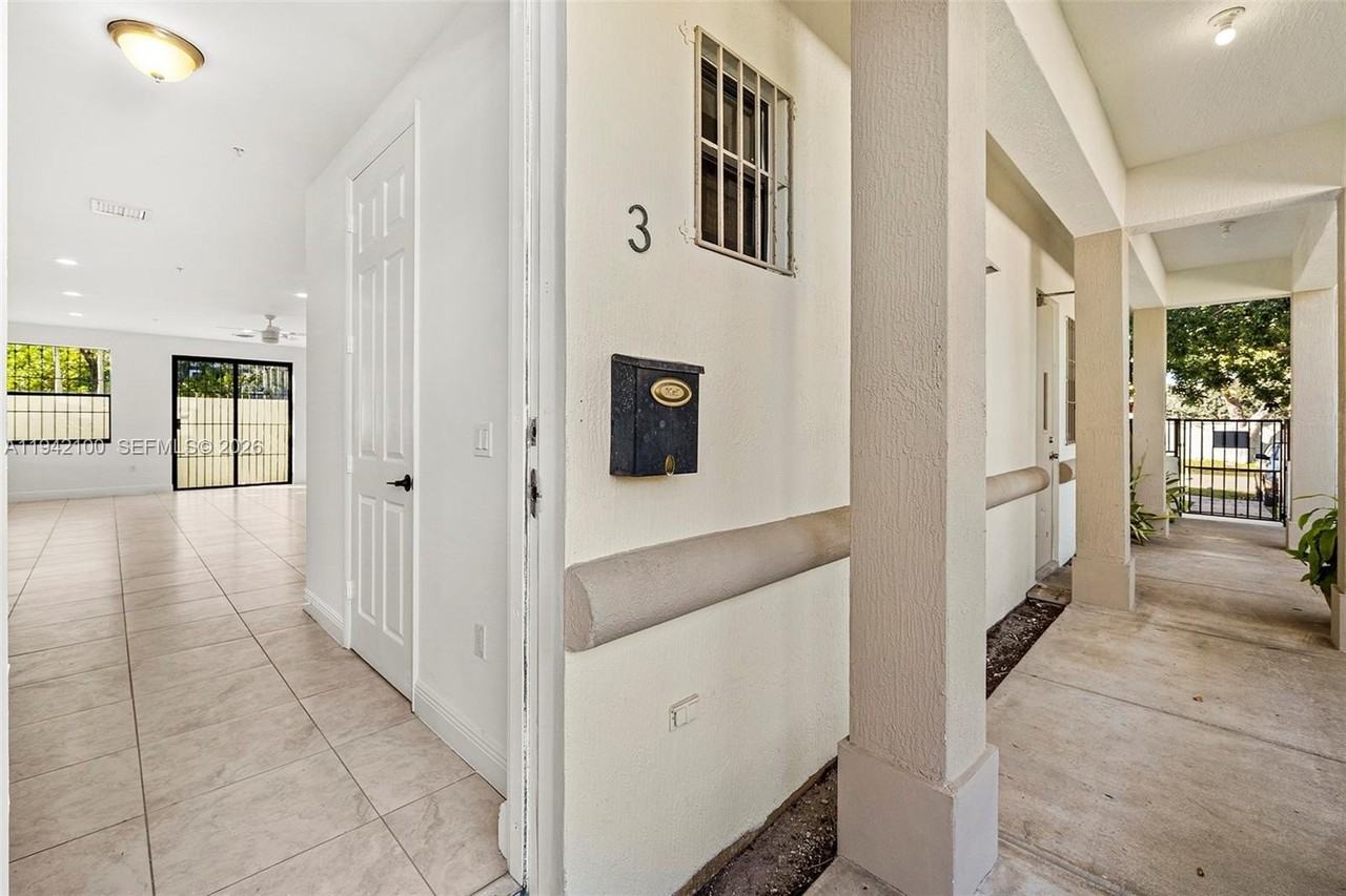 1730 Thomas St #3 - Photo 7 of 33